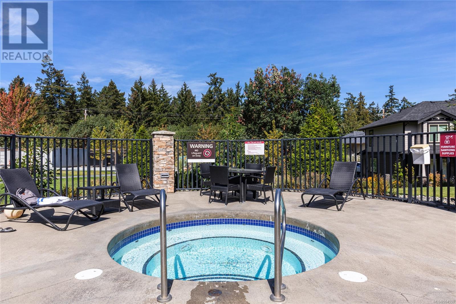 3 1175 Resort Dr, Parksville real estate listing 984550