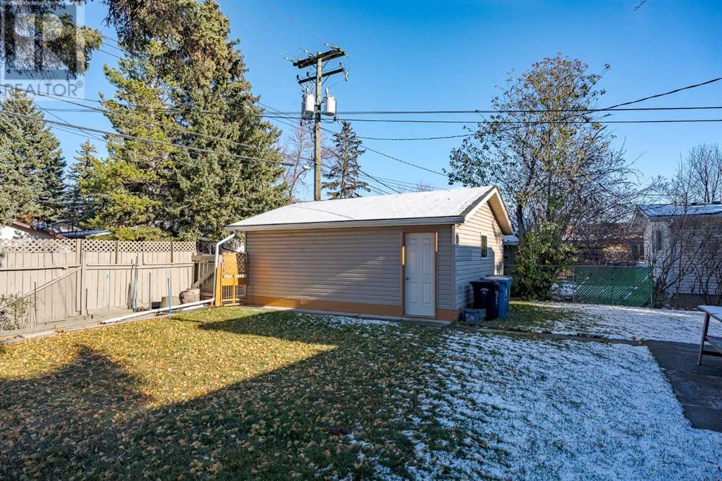 Single Family House 4 Level for Sale in  Northmount Drive NW Brentwood Calgary 