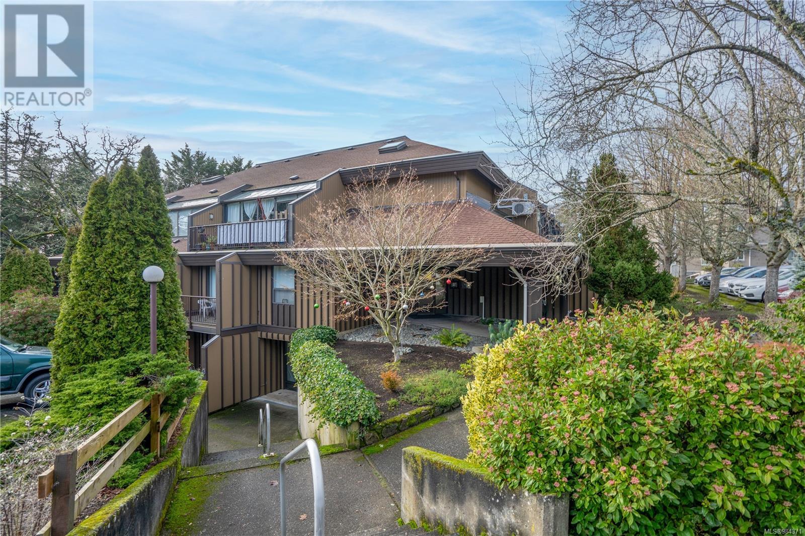 Single Family House Westcoast for Sale in D  Elk Lake Dr Saanich 