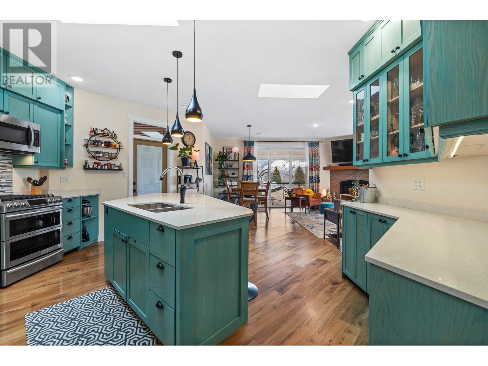  101 7th Avenue, Keremeos