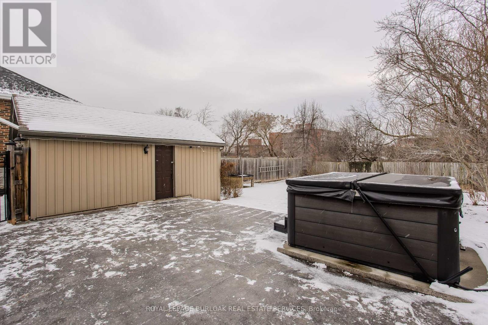 Single Family House Bungalow for Sale in  DUNKIRK DRIVE Hamilton (Rosedale) 