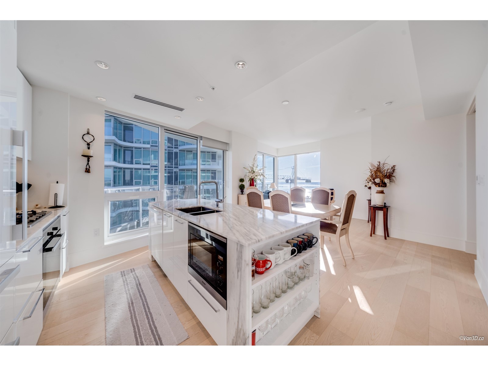 2203 1500 MARTIN STREET, White Rock