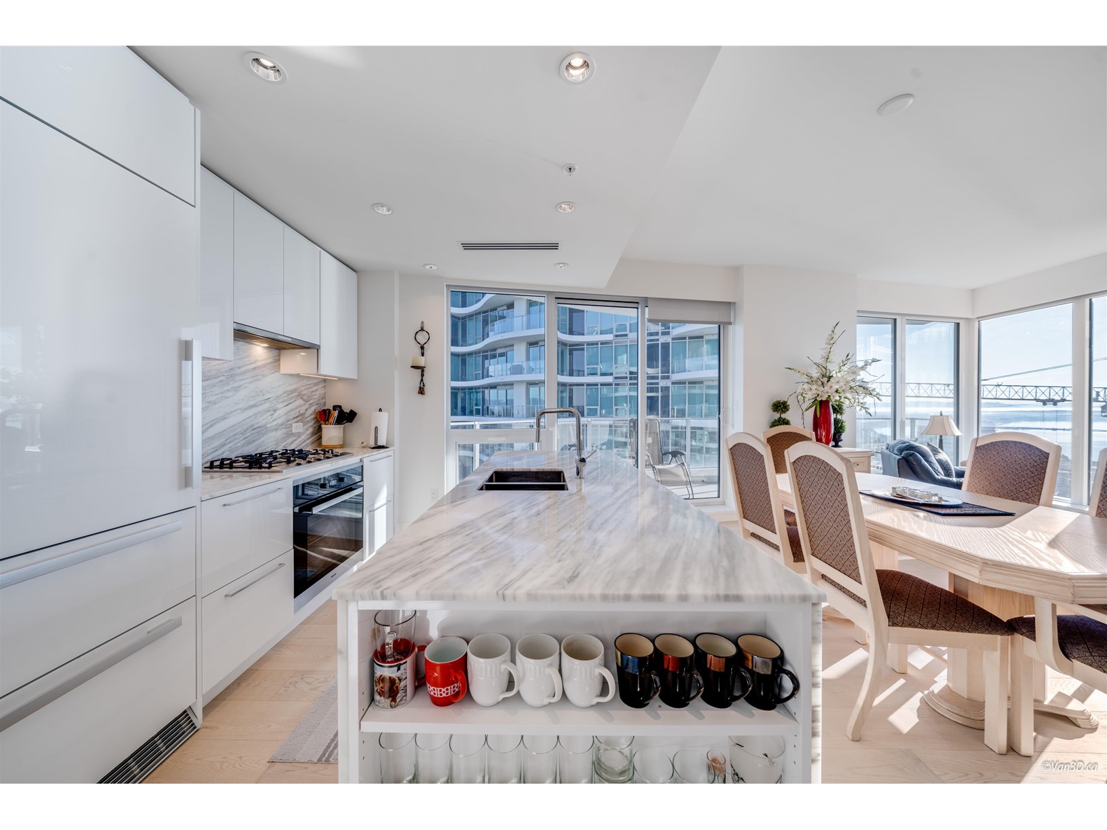 2203 1500 MARTIN STREET, White Rock