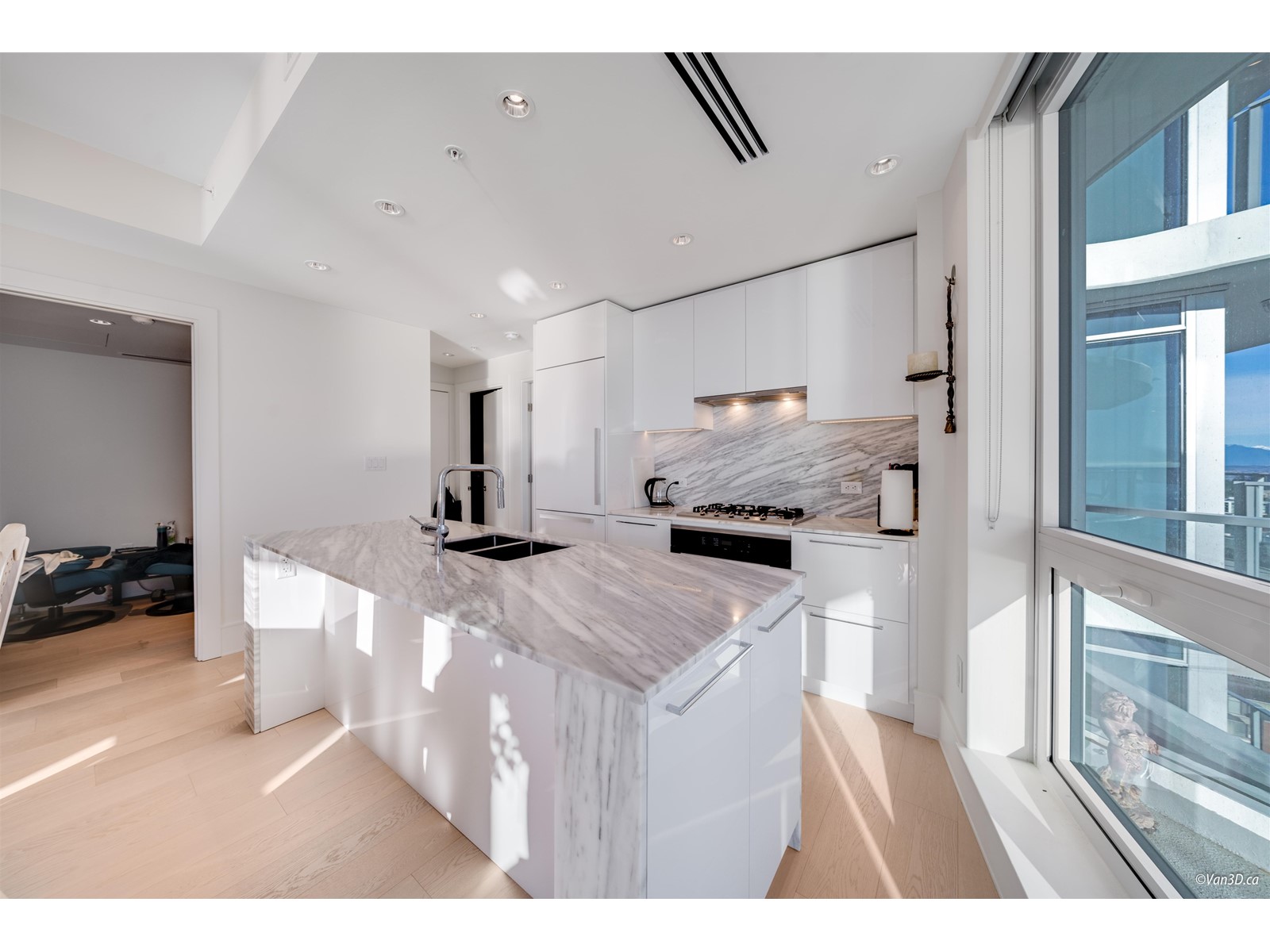 2203 1500 MARTIN STREET, White Rock