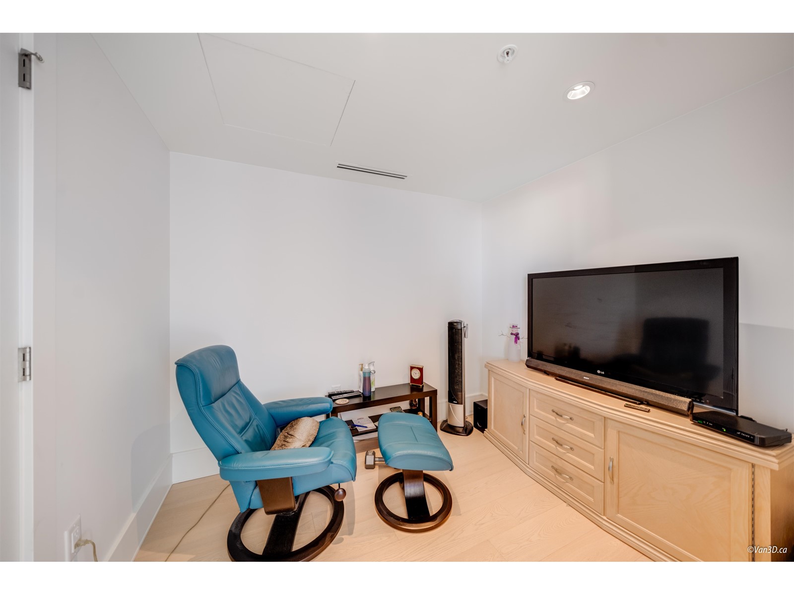 2203 1500 MARTIN STREET, White Rock