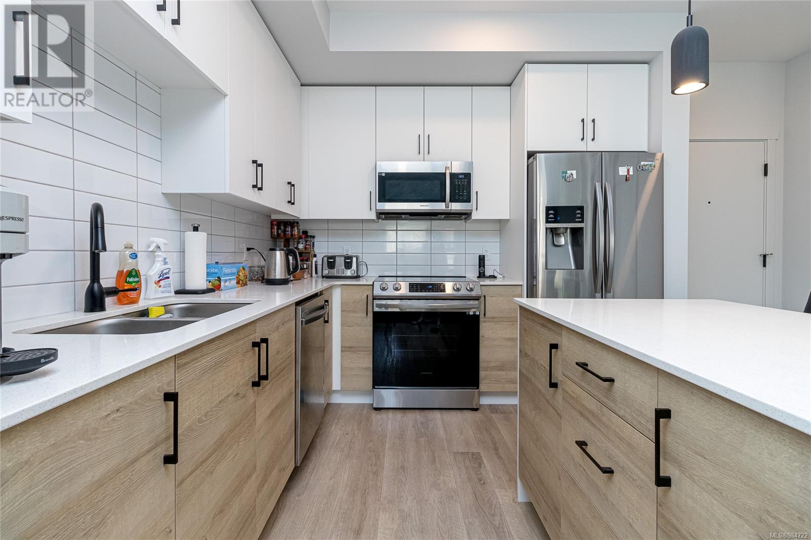 203A 2461 Gateway Rd, Langford real estate listing 984722