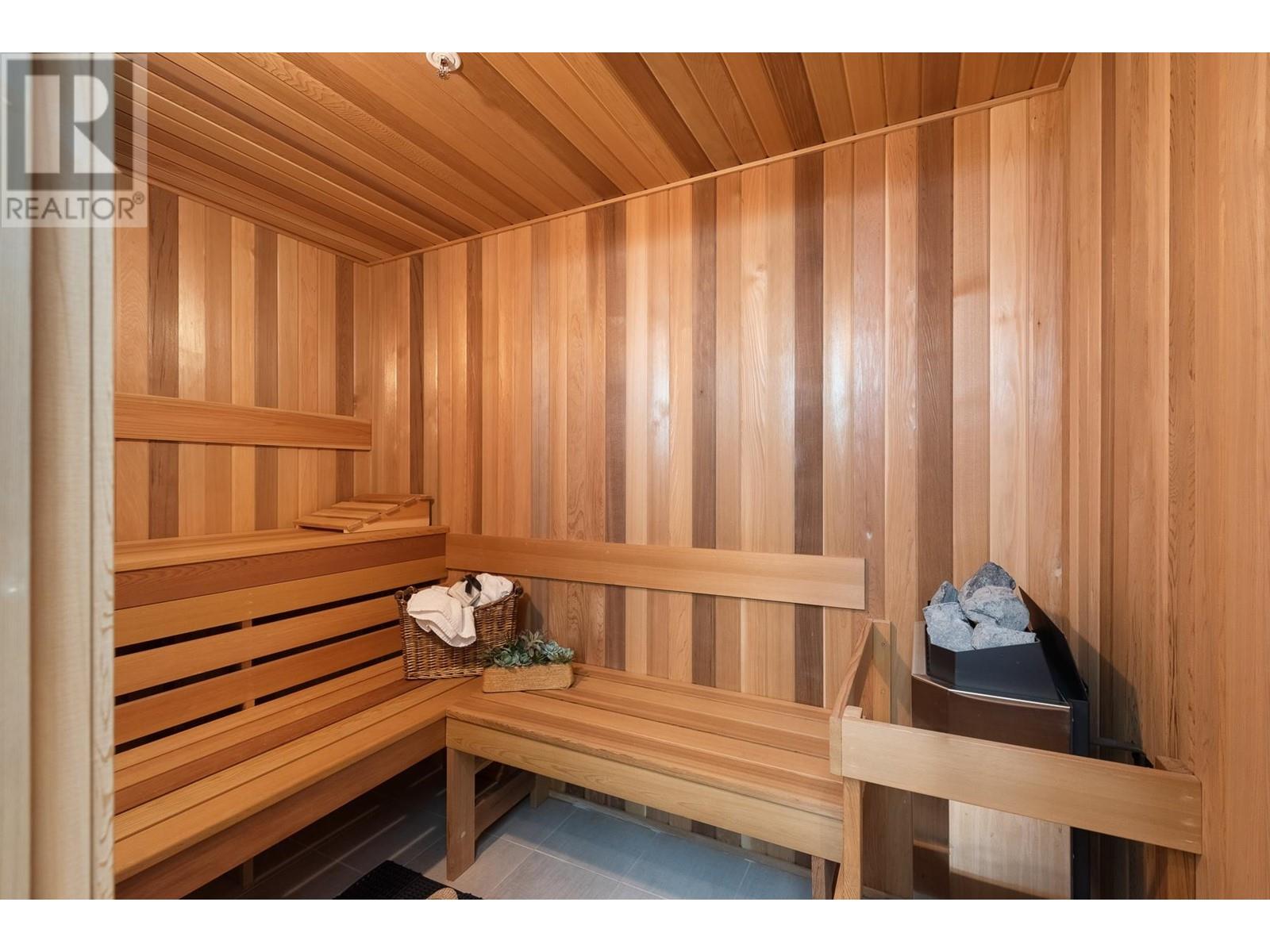2533 WESTHILL DRIVE, West Vancouver