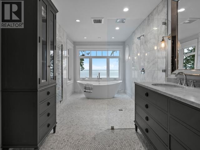 3569 MARINE AVE, Powell River