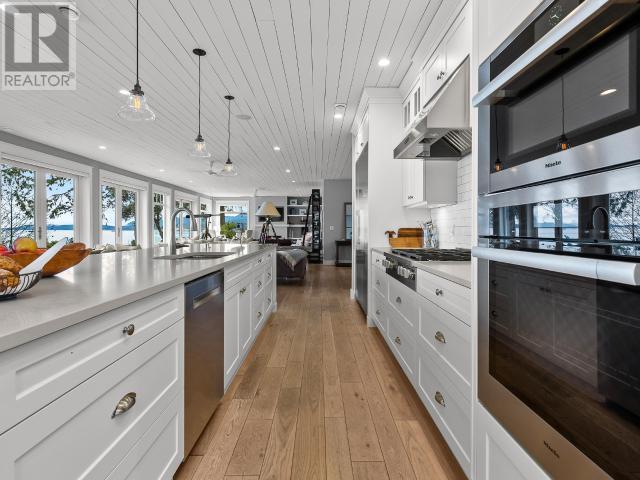 3569 MARINE AVE, Powell River