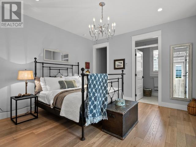 3569 MARINE AVE, Powell River
