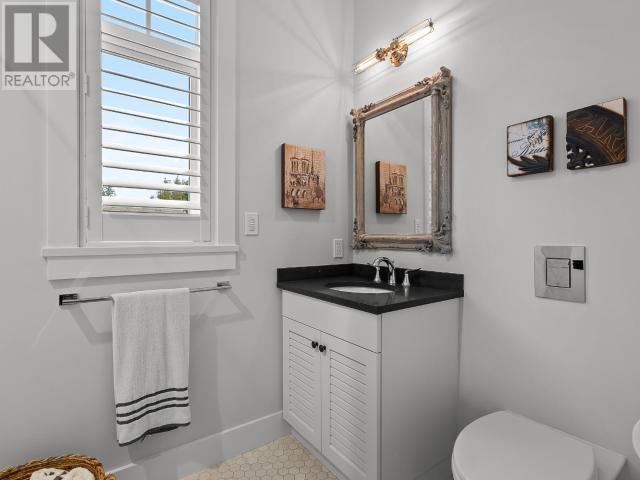 3569 MARINE AVE, Powell River