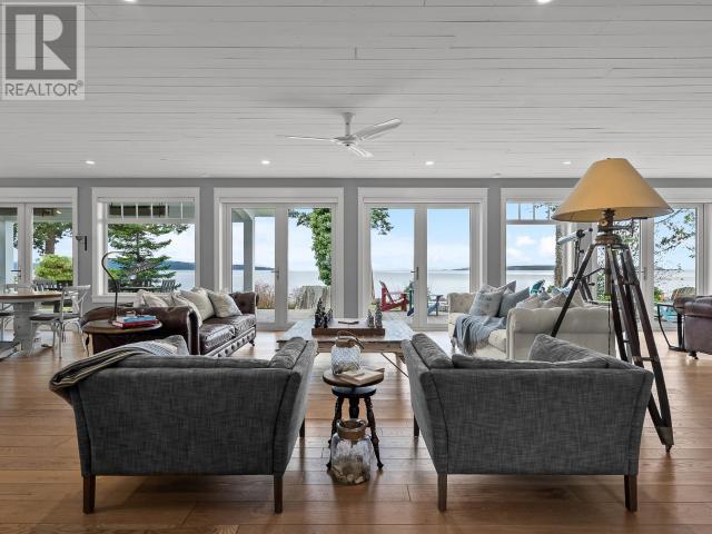 3569 MARINE AVE, Powell River