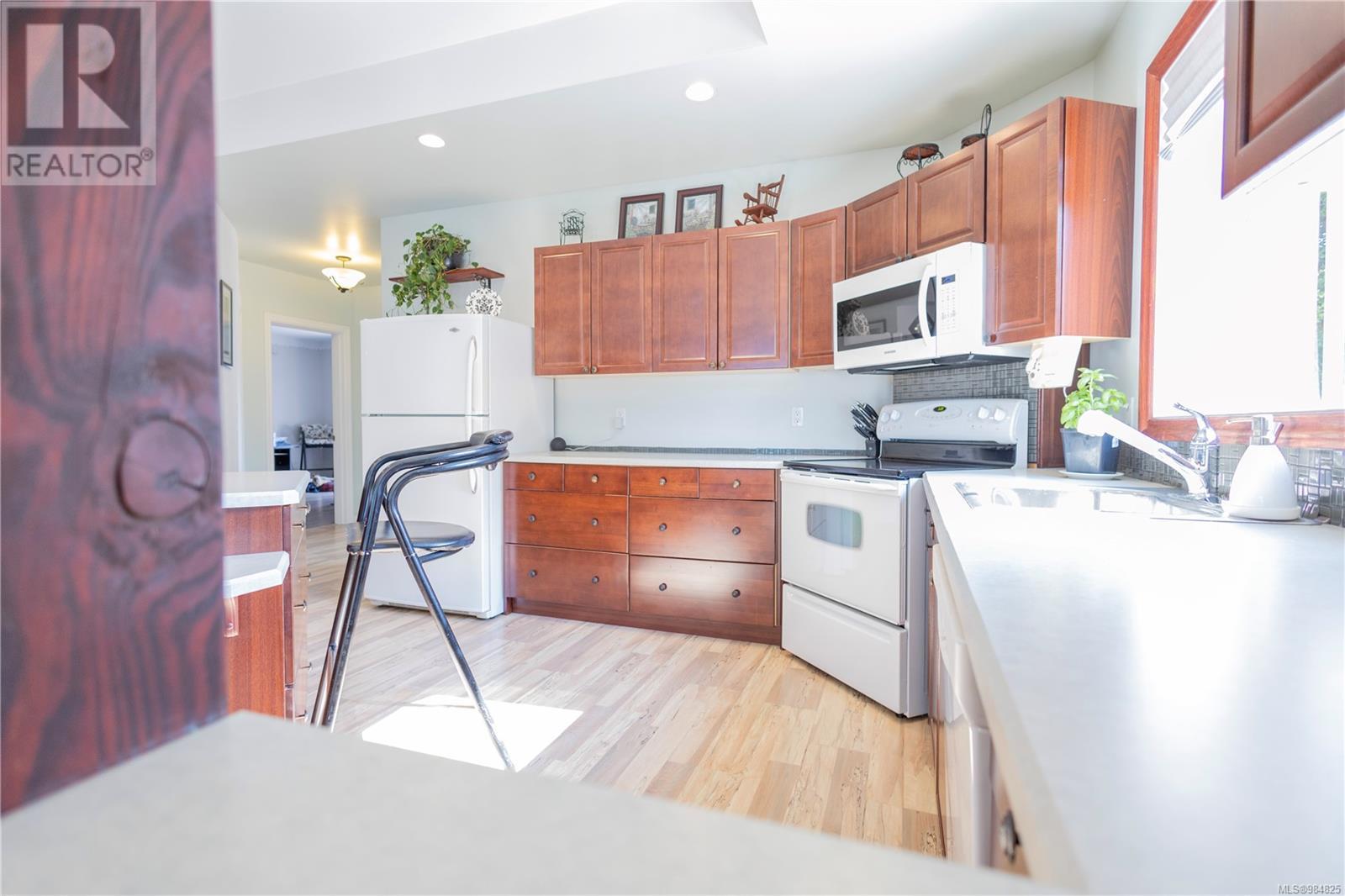 660 Rockingham Rd, Langford real estate listing 984825