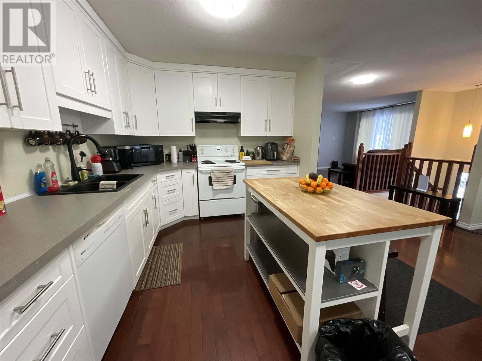 Photo 3 of 212 Spruce Avenue, Tumbler Ridge BC