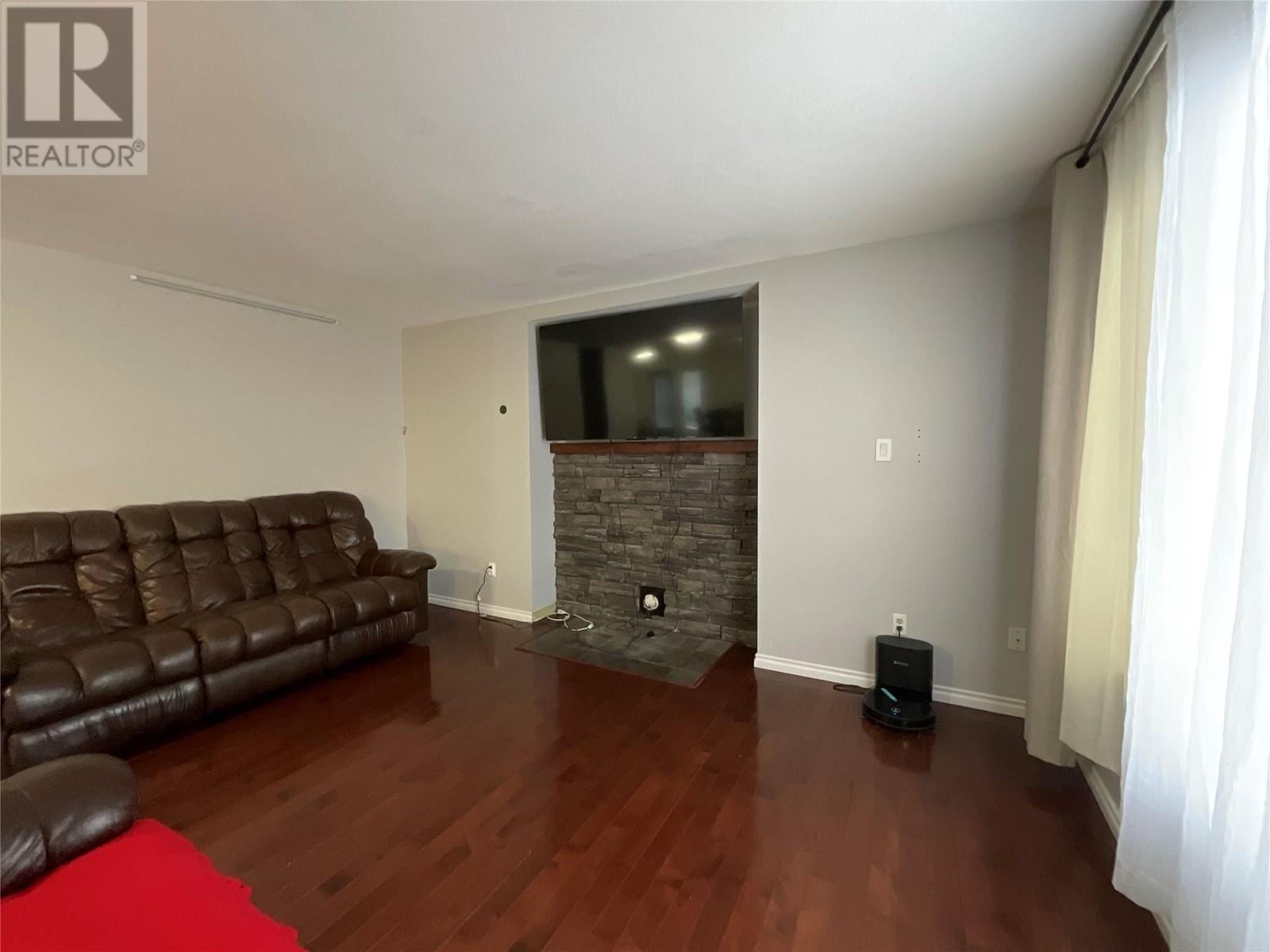 Photo 8 of 212 Spruce Avenue, Tumbler Ridge BC