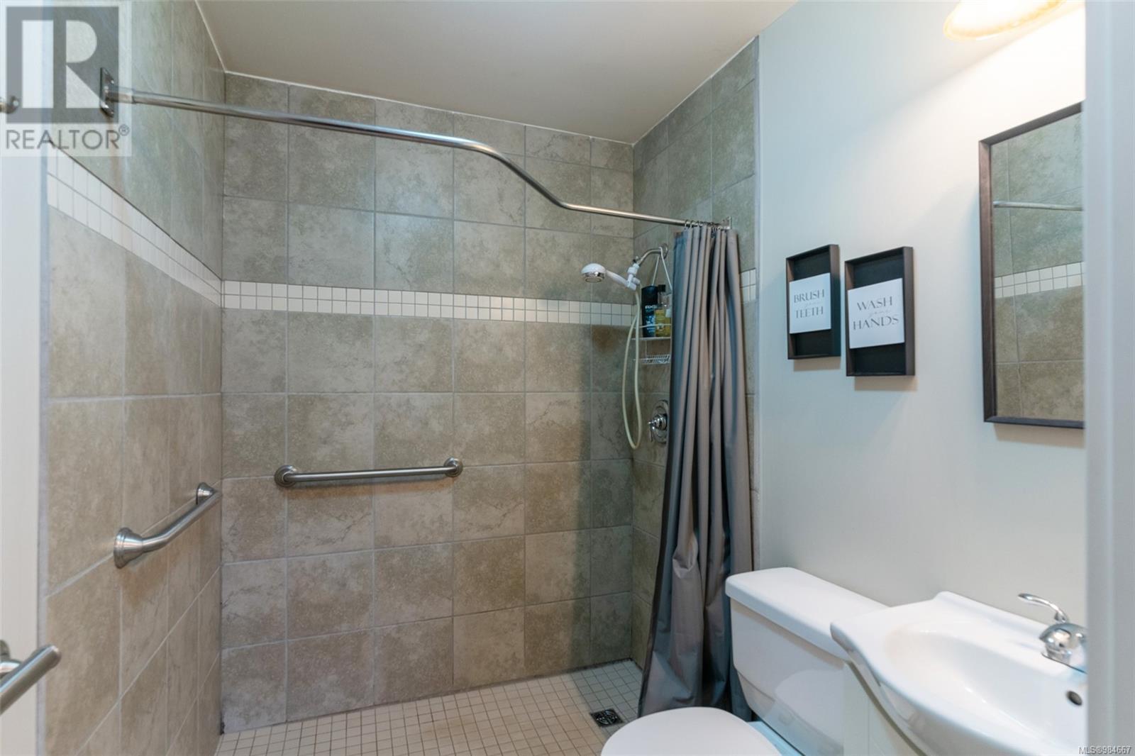 6290 Compton Rd, Port Alberni
