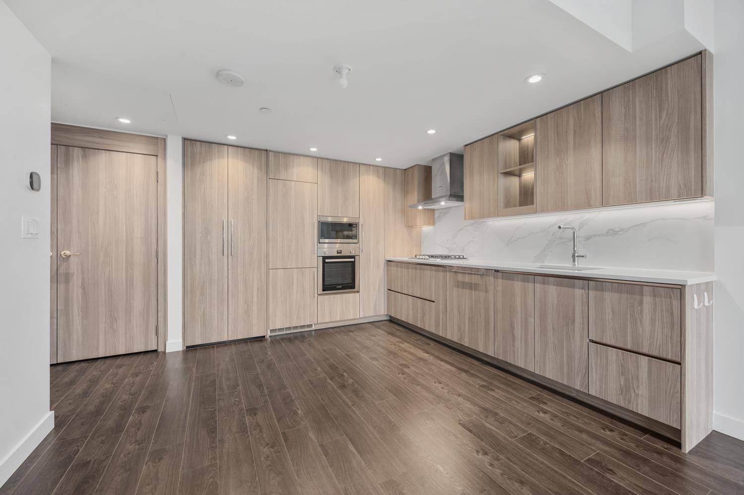 Photo 3 of 3506 9887 Whalley Boulevard, Surrey BC