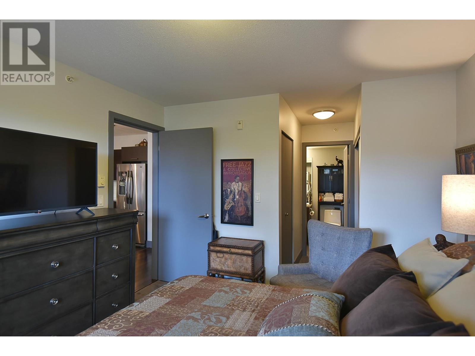 307 5682 WHARF AVENUE, Sechelt