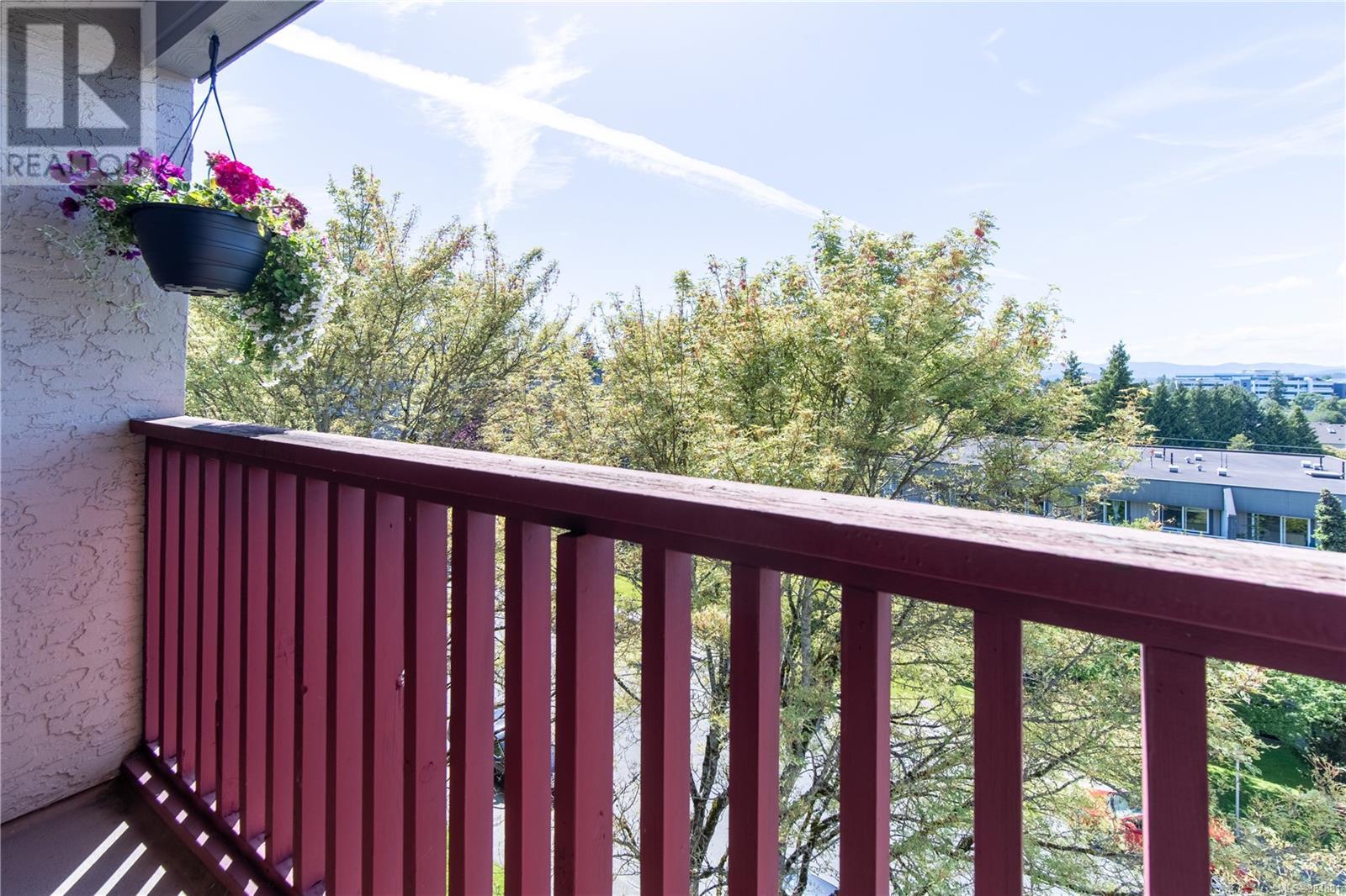 421 3255 Glasgow Avenue, Saanich