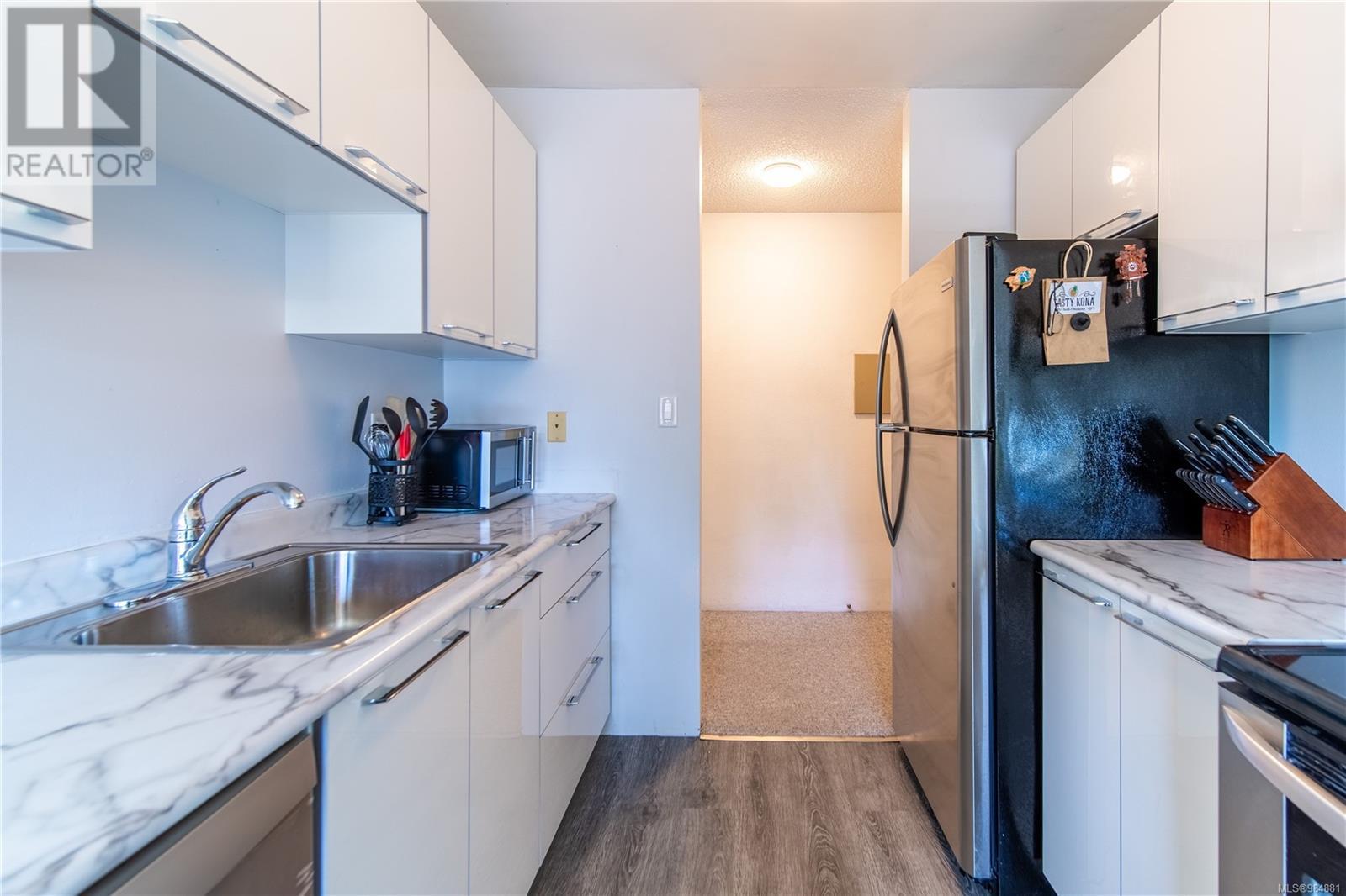421 3255 Glasgow Avenue, Saanich