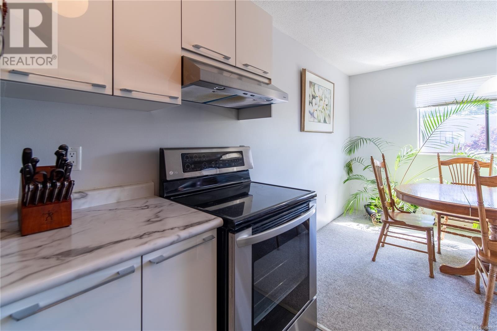 421 3255 Glasgow Avenue, Saanich