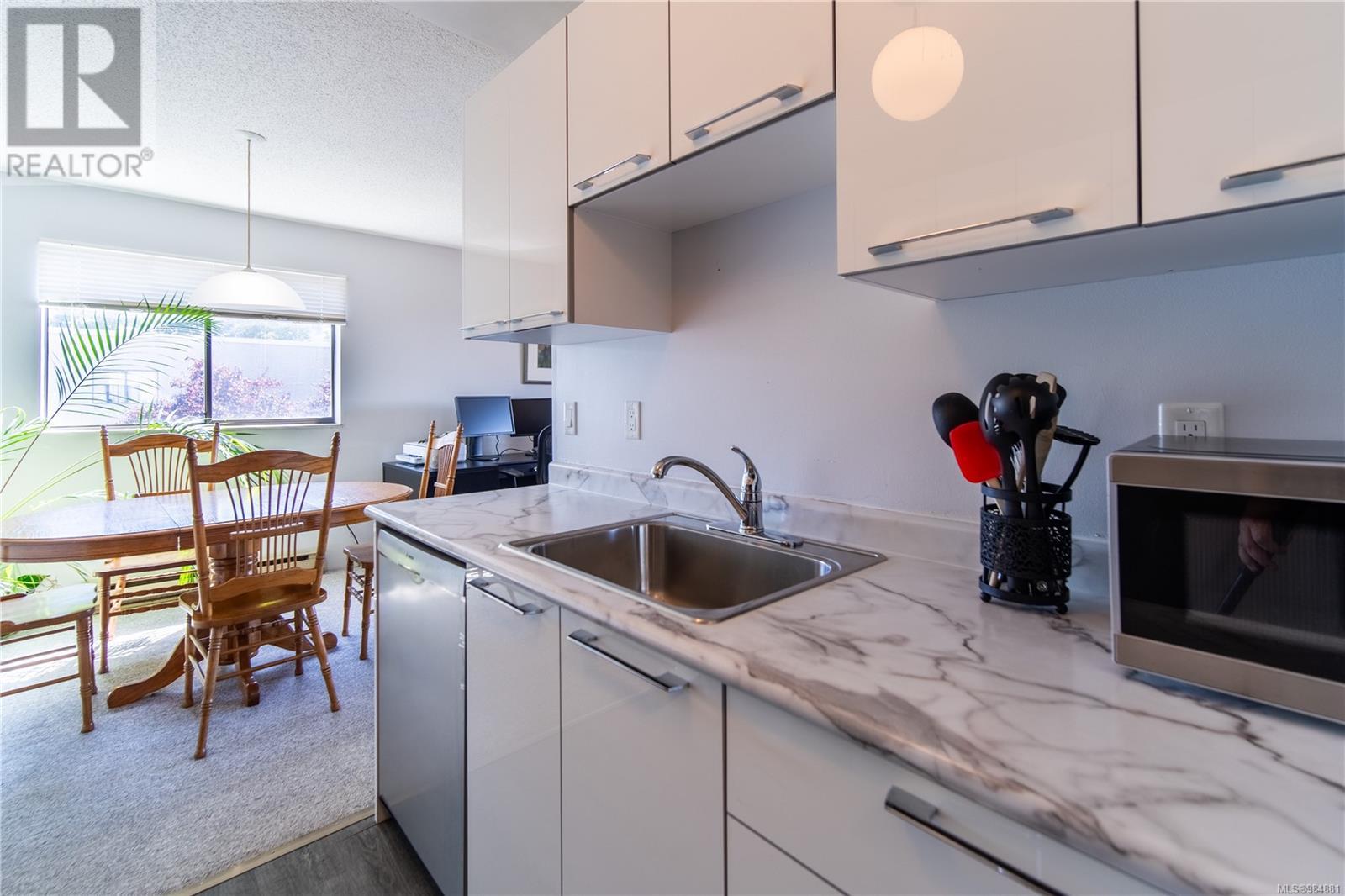 421 3255 Glasgow Avenue, Saanich