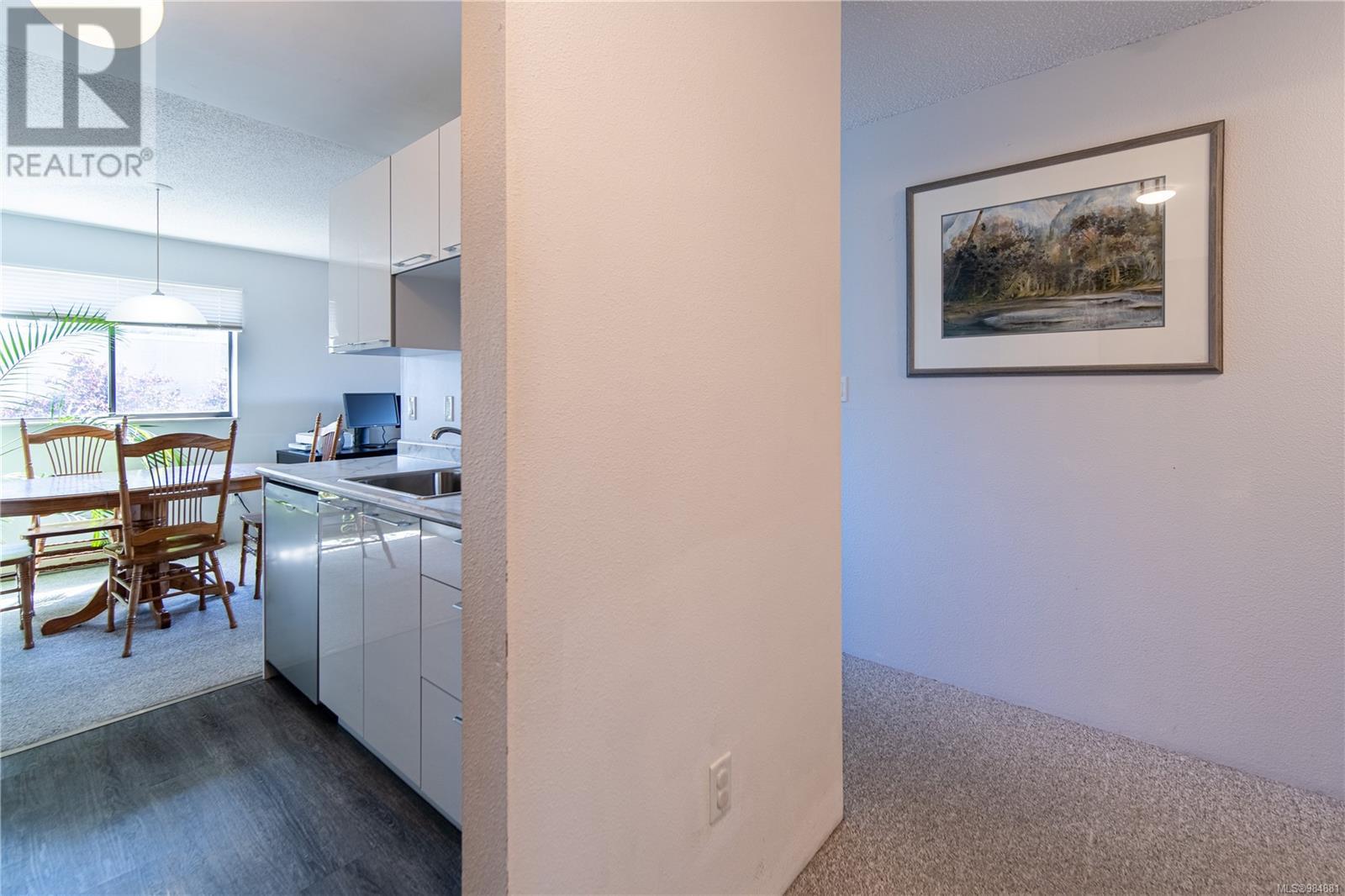 421 3255 Glasgow Avenue, Saanich