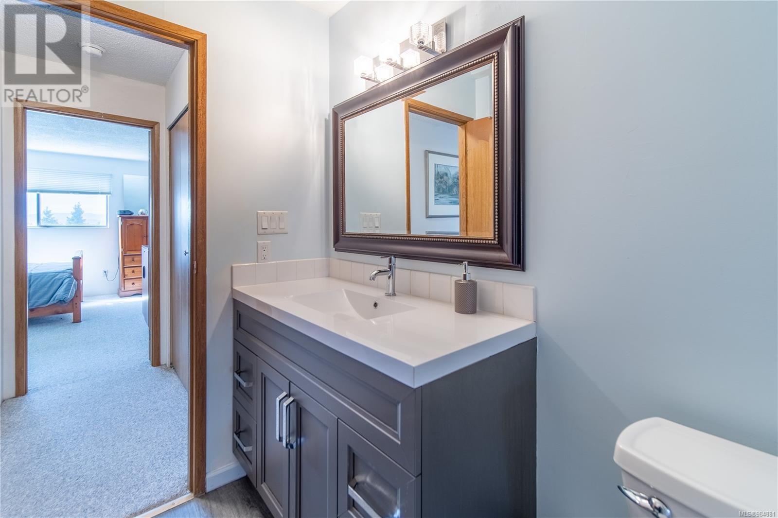 421 3255 Glasgow Avenue, Saanich