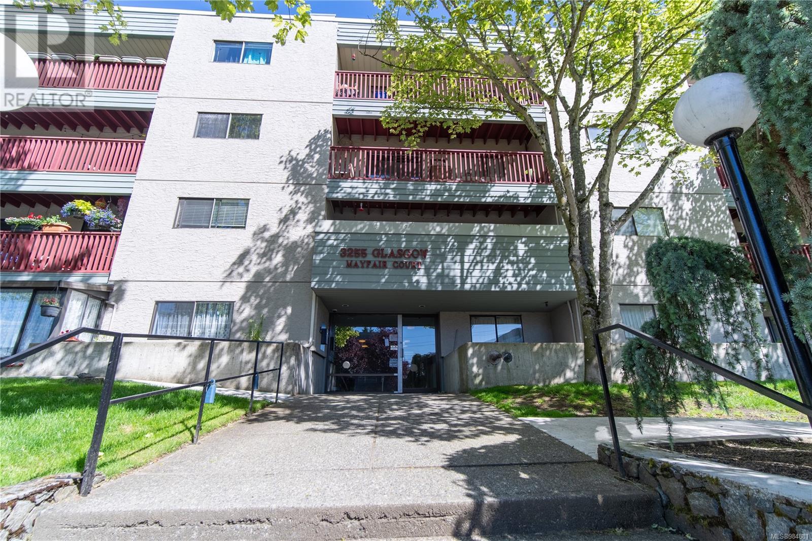 421 3255 Glasgow Avenue, Saanich