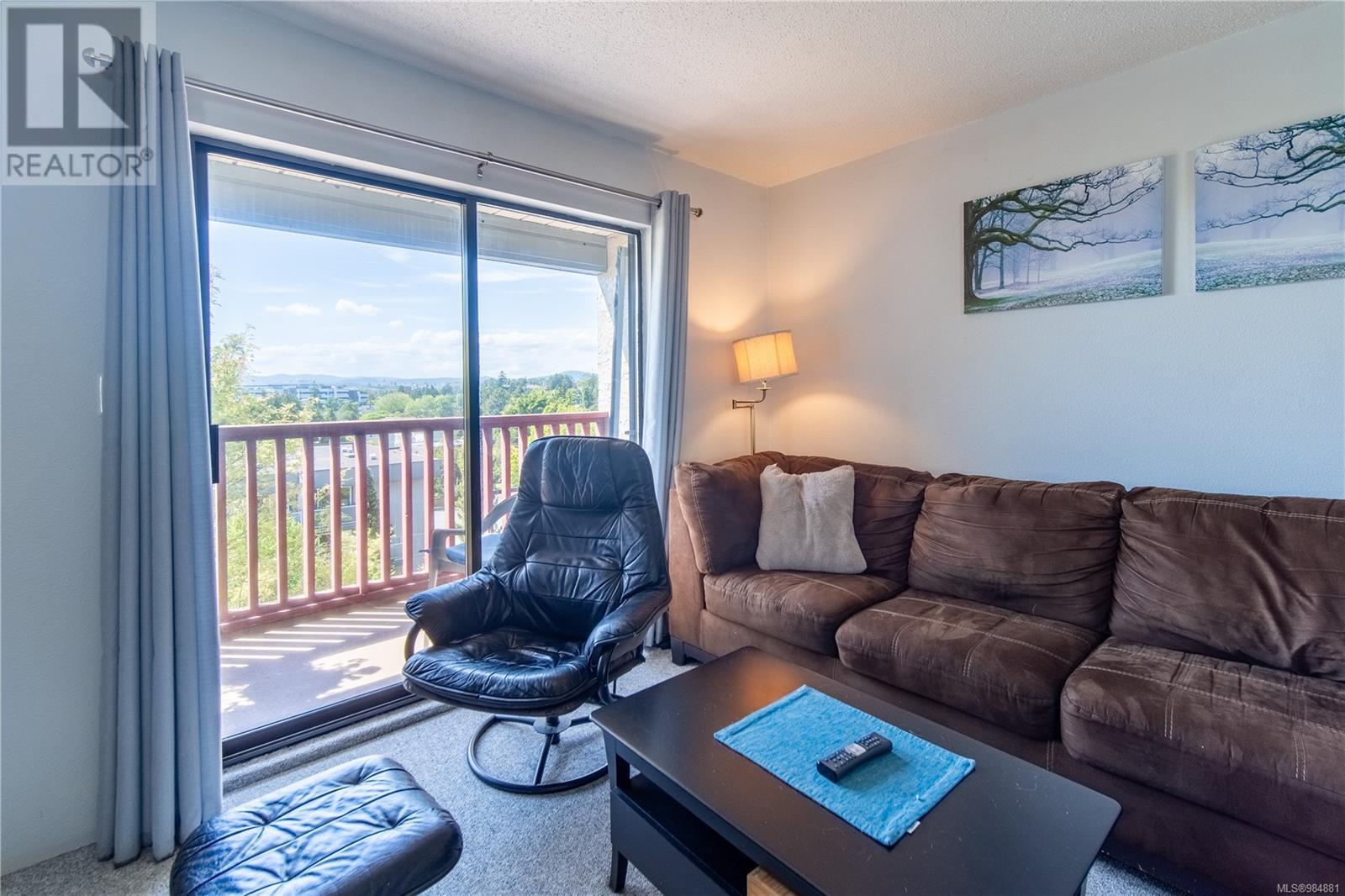 421 3255 Glasgow Avenue, Saanich