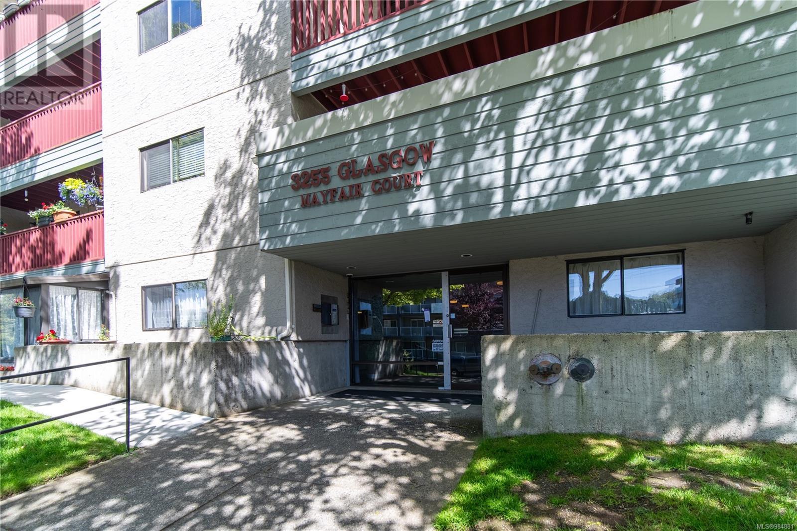 421 3255 Glasgow Avenue, Saanich