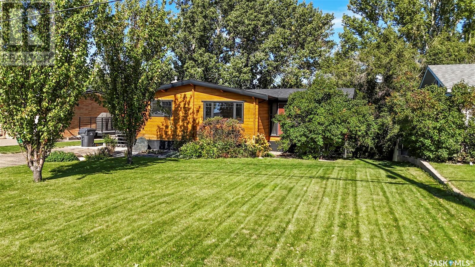 Single Family House Bungalow for Sale in  Lorne STREET E Swift Current 