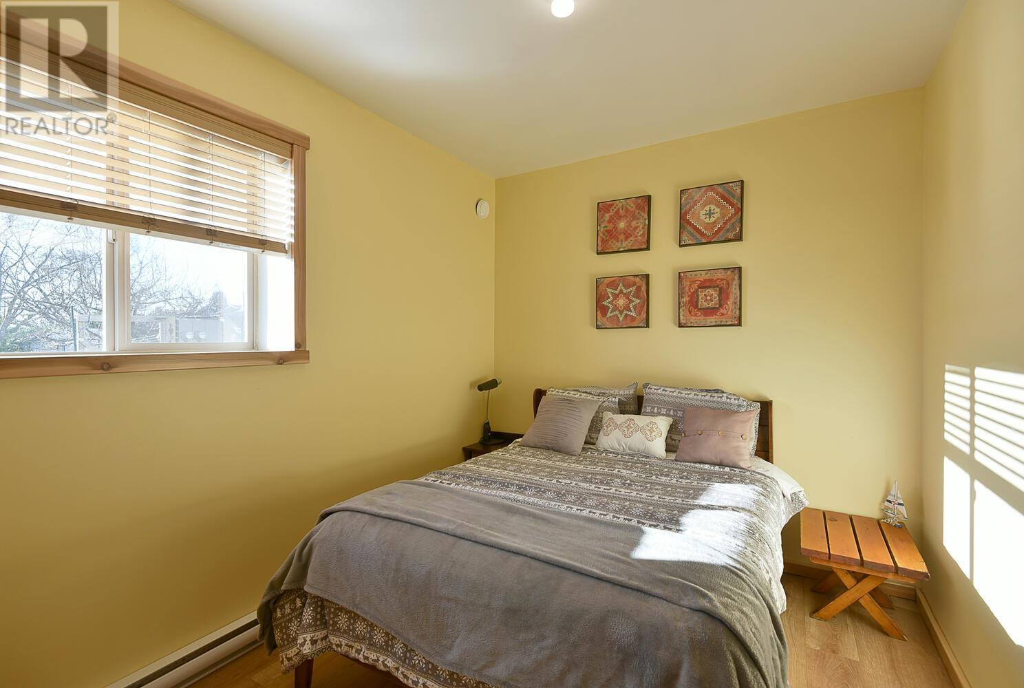 659-661 GIBSONS WAY, Gibsons