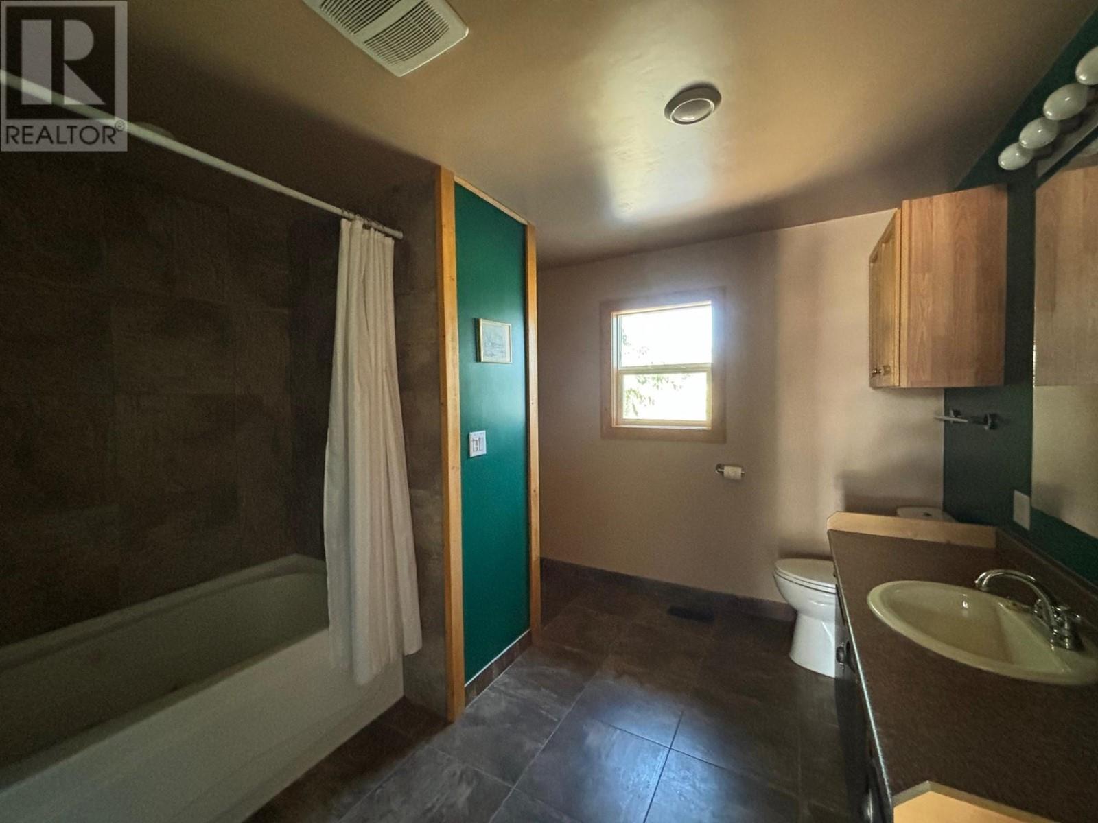 503 WOODGREEN Crescent, Greenwood