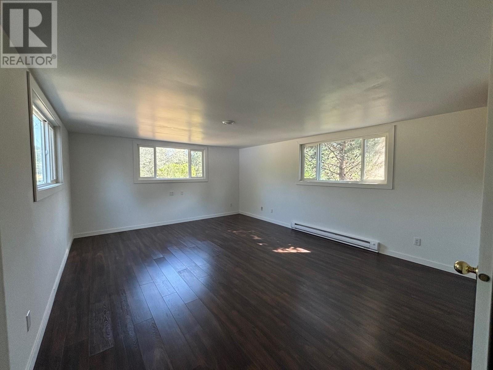 503 WOODGREEN Crescent, Greenwood