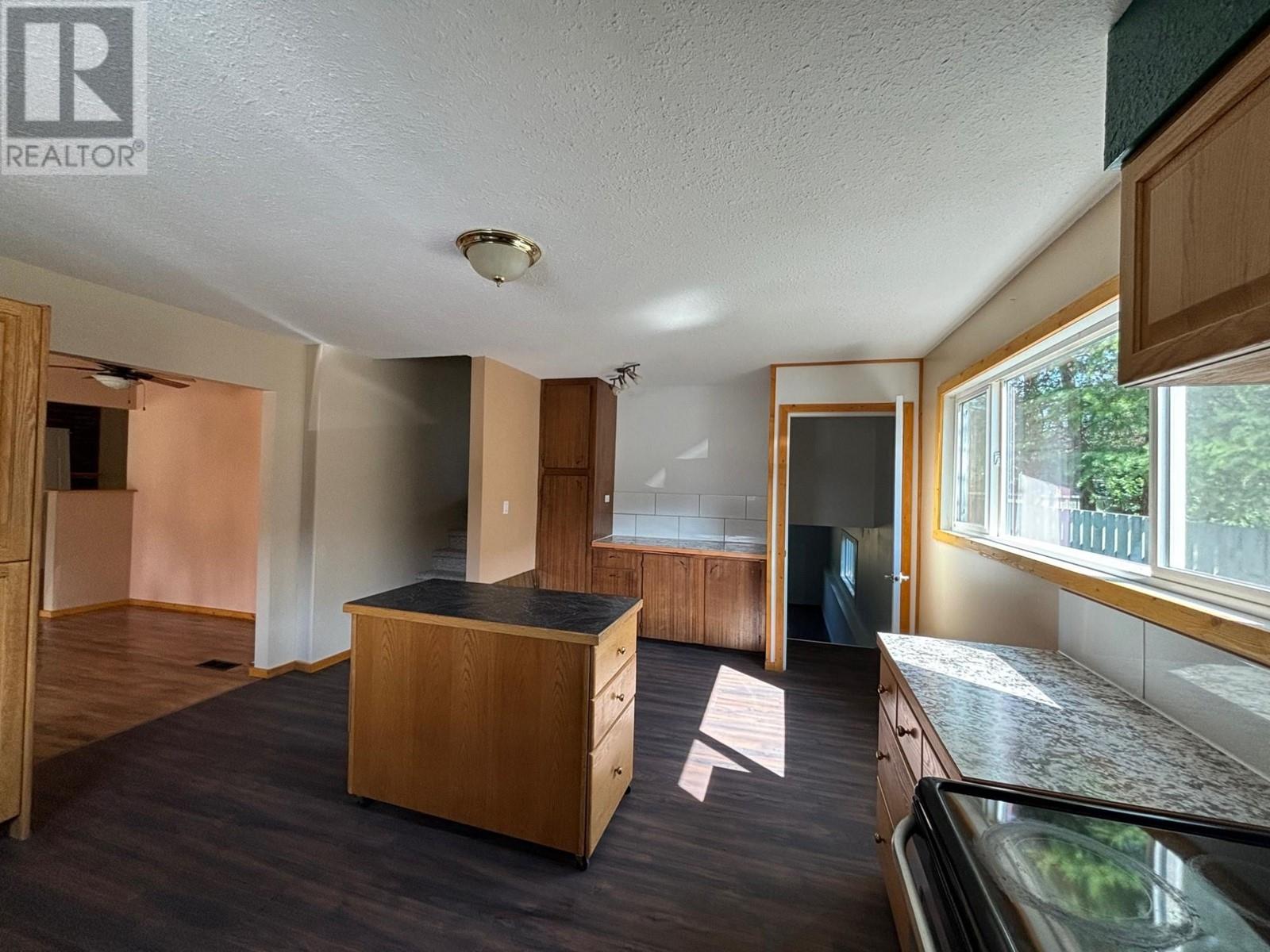 503 WOODGREEN Crescent, Greenwood