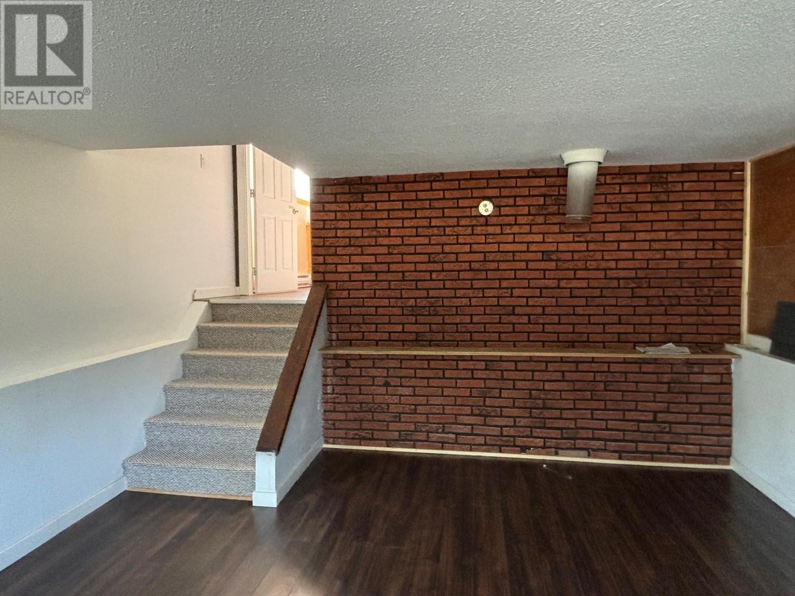 503 WOODGREEN Crescent, Greenwood