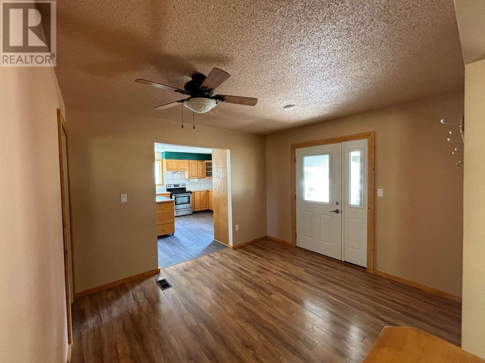 503 WOODGREEN Crescent, Greenwood