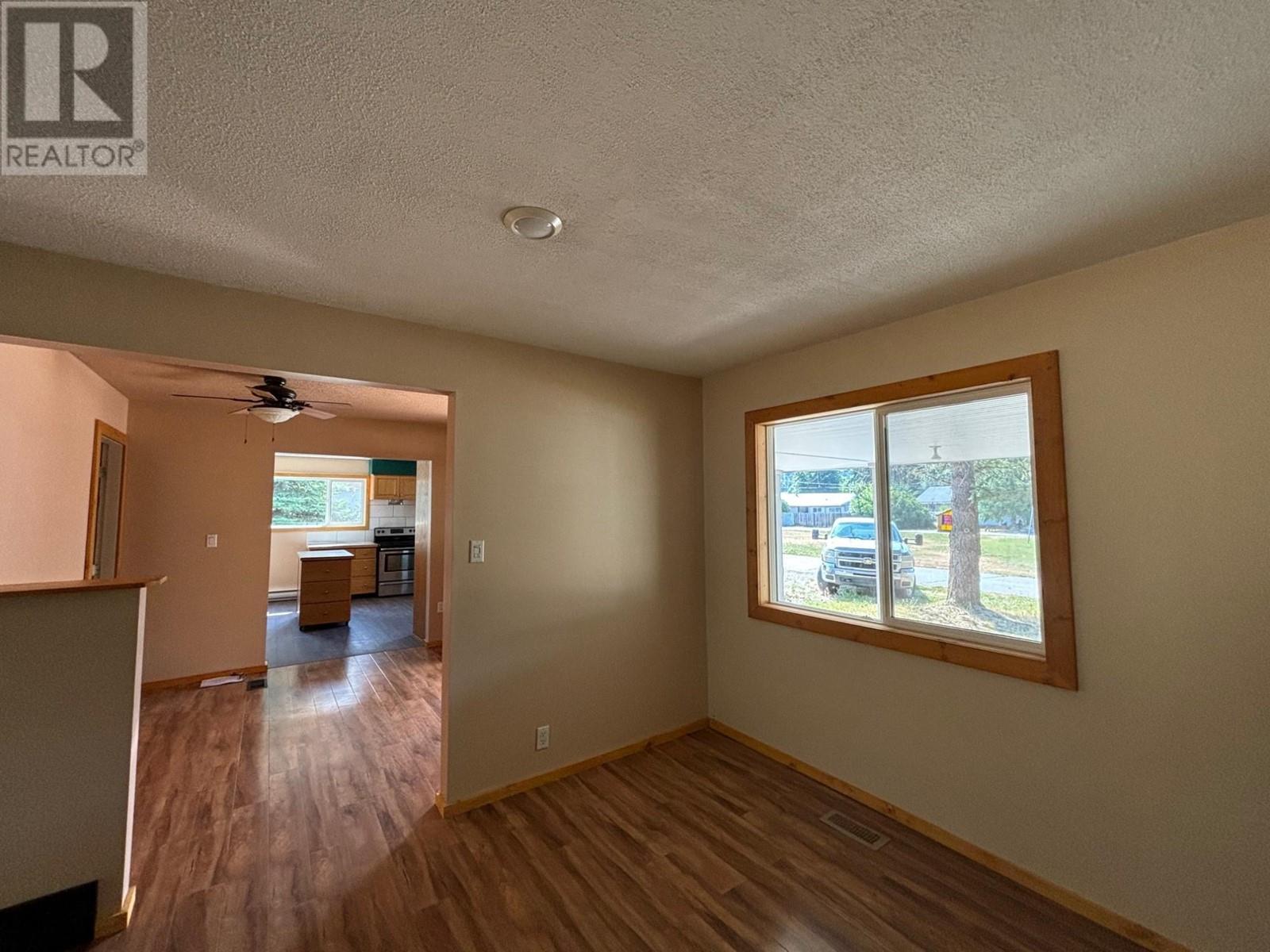 503 WOODGREEN Crescent, Greenwood