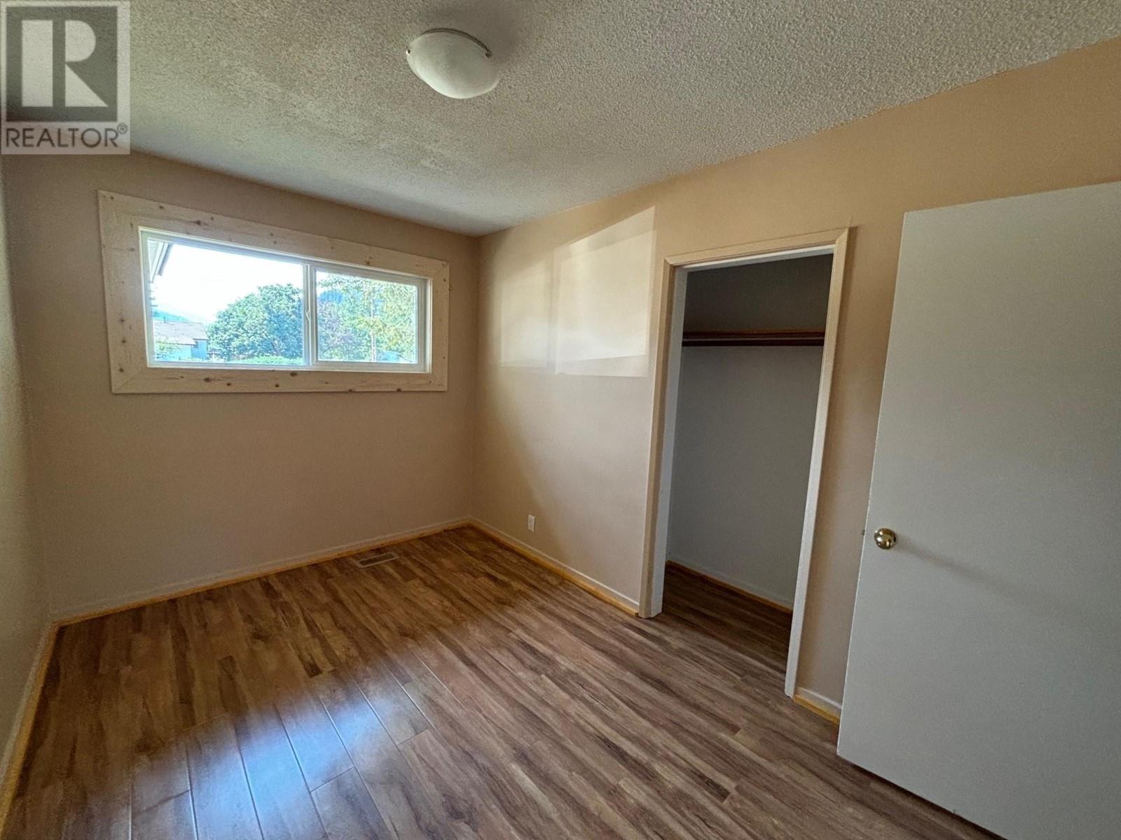 503 WOODGREEN Crescent, Greenwood