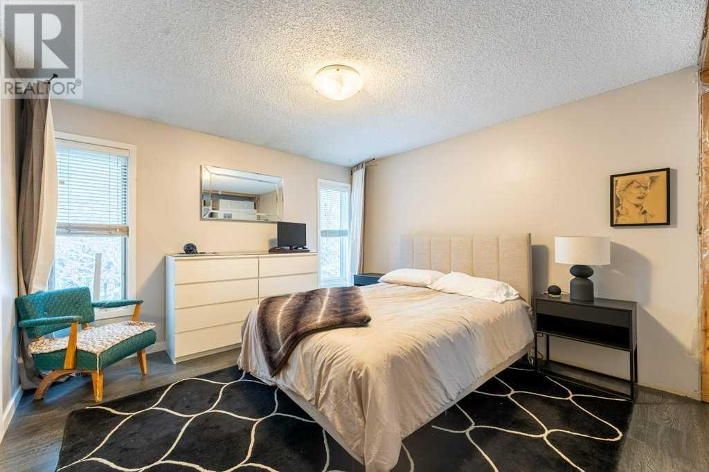 Single Family House Bi-level for Sale in  Bedford Circle NE Beddington Heights Calgary 