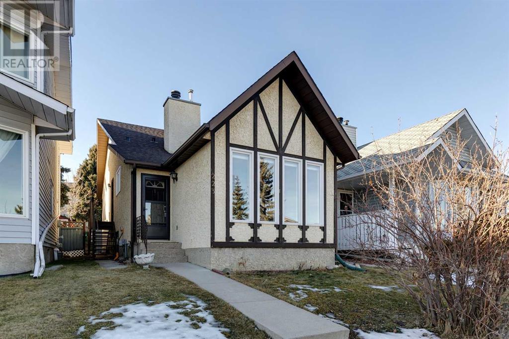 Single Family House 4 Level for Sale in  Sandstone Drive NW Sandstone Valley Calgary 