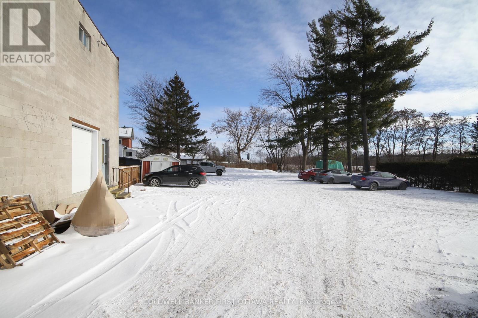 Photo 8 of 866 Notre Dame Street, Russell ON
