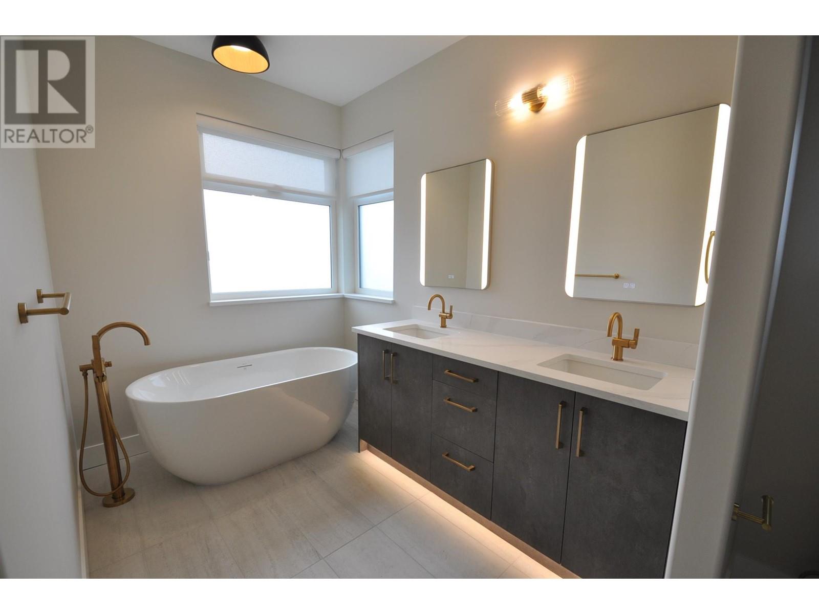 910 Lakeside Drive Unit# 401, Nelson