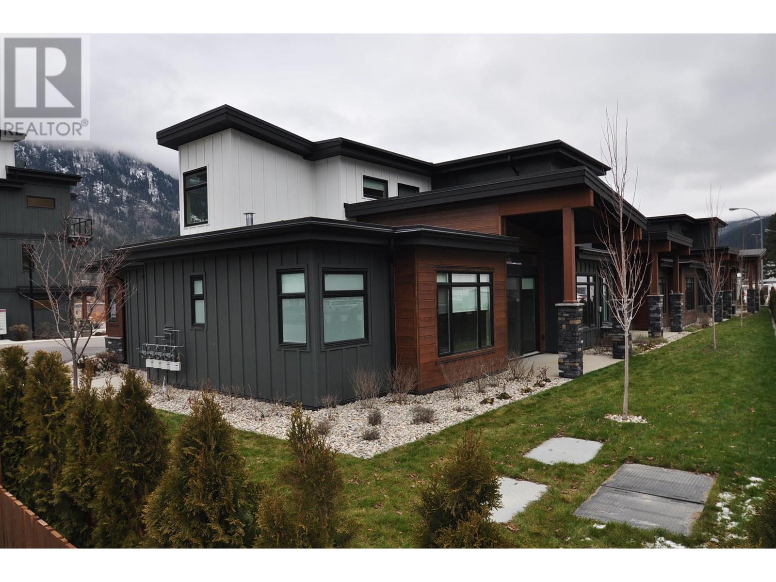 910 Lakeside Drive Unit# 401, Nelson