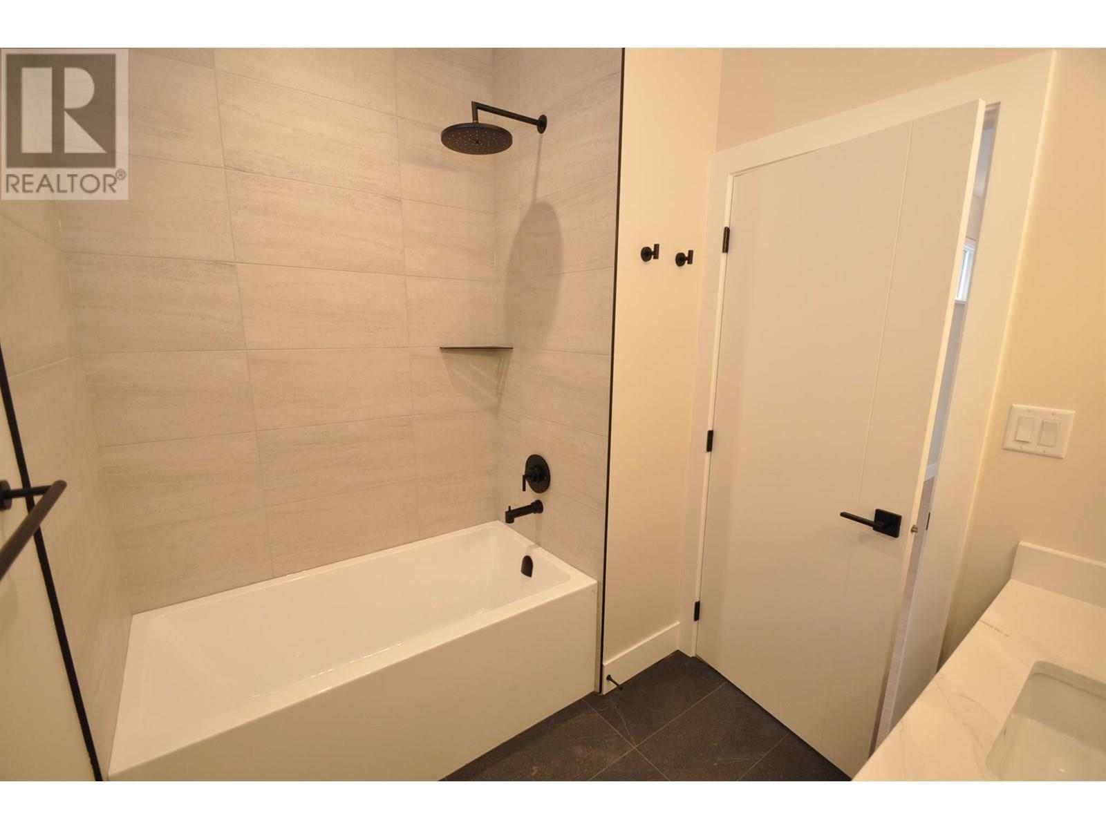 910 Lakeside Drive Unit# 401, Nelson