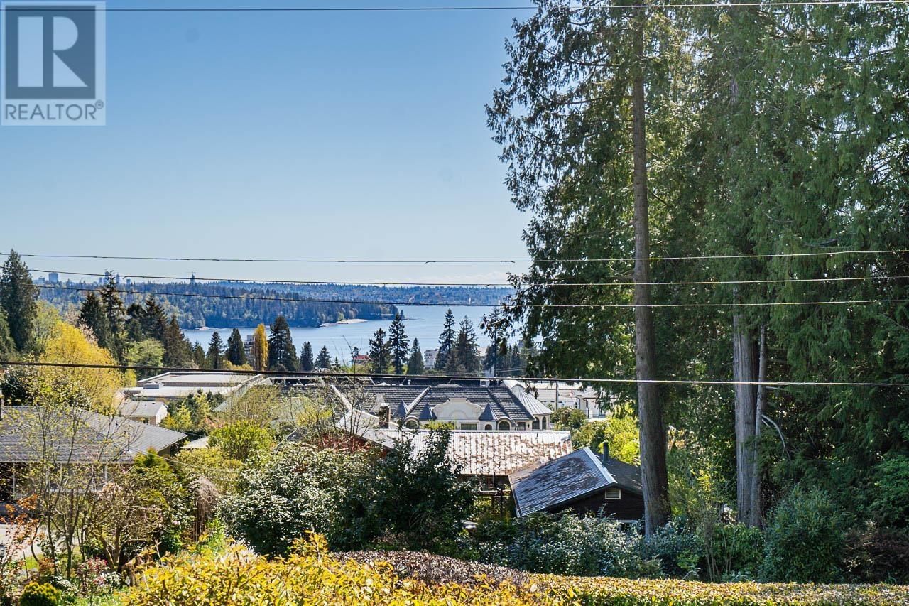 1741 OTTAWA AVENUE, West Vancouver
