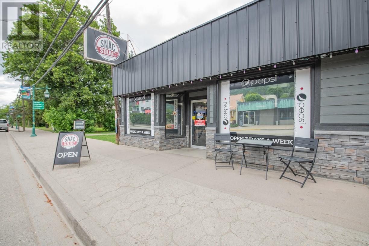  2133 Shuswap Avenue, Lumby