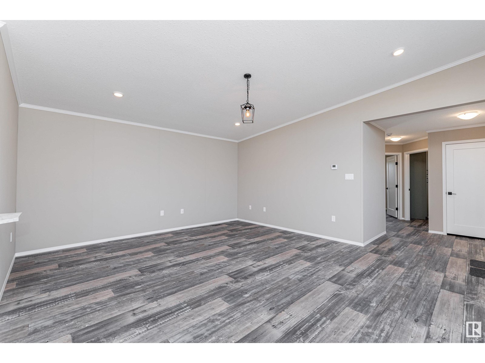 Photo 8 of 86 Meadowview Rd, Morinville AB