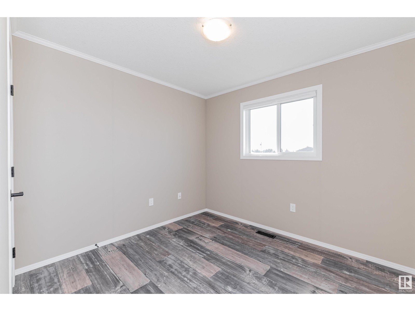 Photo 10 of 86 Meadowview Rd, Morinville AB